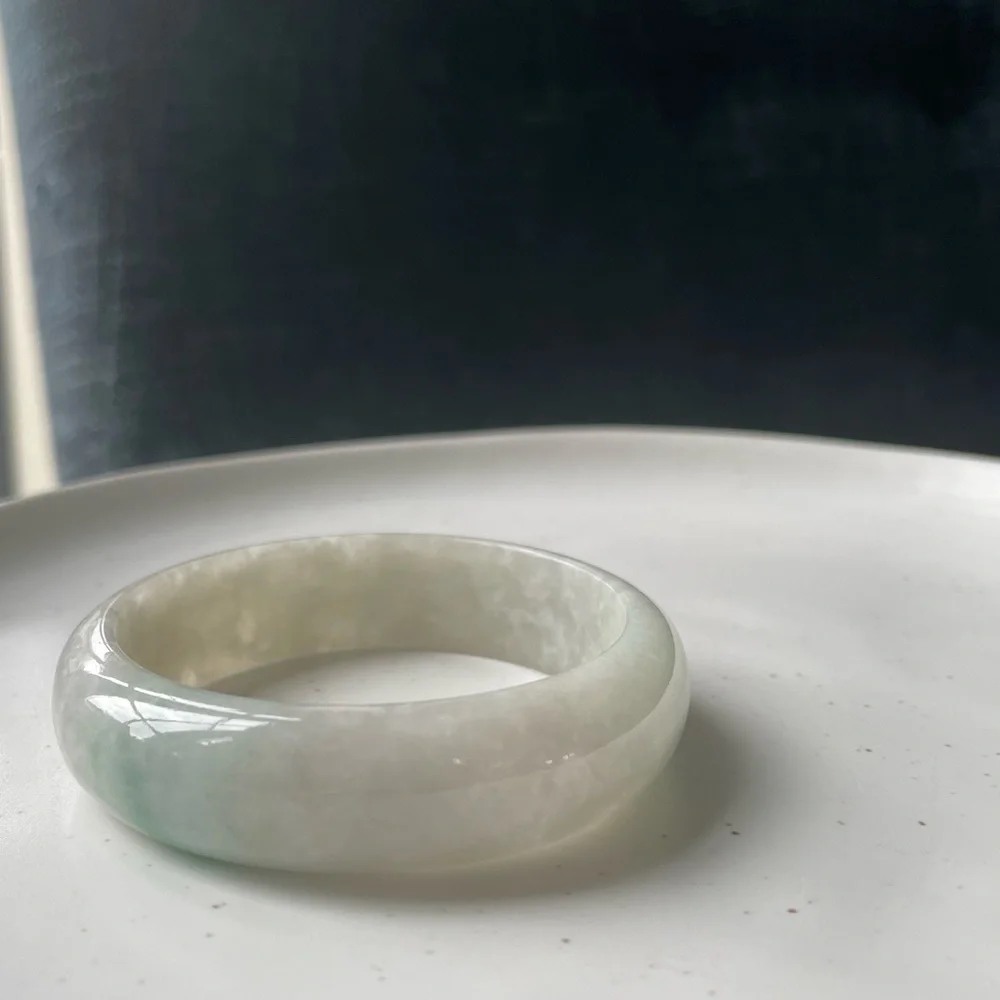 JADE l Authentic Burmese Jade Bangle snow white jade specs of apple green 52mm - Picture 5 of 15